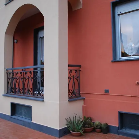 Guardando Il Castello Apartment Finale Ligure